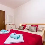 With Wifi - 13415 Apartment Split
